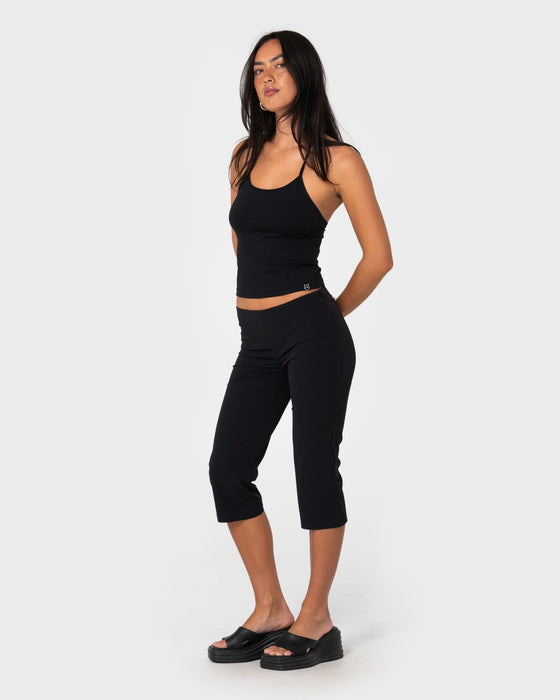 woman-wearing-finance-mummy-low-rise-capri-pant-in-black