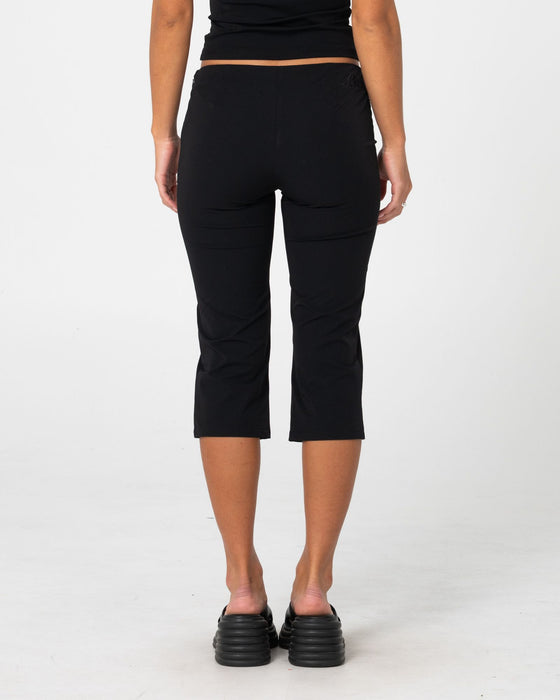 woman-wearing-finance-mummy-low-rise-capri-pant-in-black