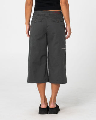 Woman wearing It Gyrl Low Rise Capri Cargo Pant in Carbon
