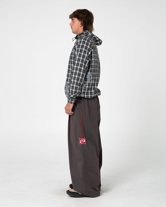 man-wearing-mista-mista-elastic-pant-in-carbon