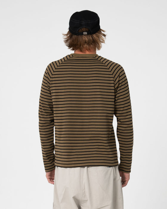 man-wearing-huff-n-puff-long-sleeve-tee-in-savanna