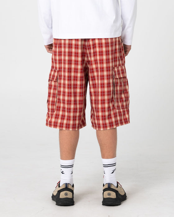 man-wearing-screwdriva-elastic-cargo-short-in-red