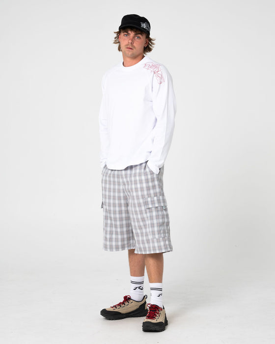 man-wearing-screwdriva-elastic-cargo-short-in-stone-grey