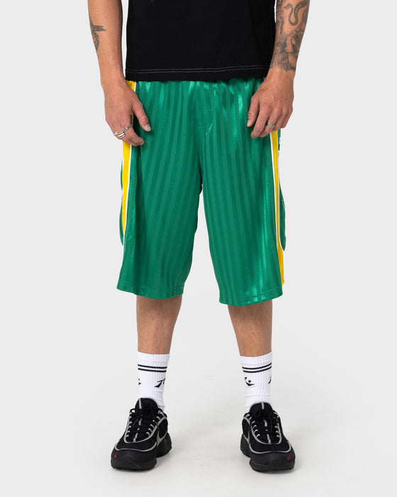 man-wearing-hoopty-elastic-sports-short-in-boston-green