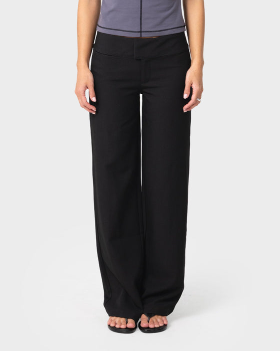 woman-wearing-business-mummy-low-rise-suit-pant-in-black