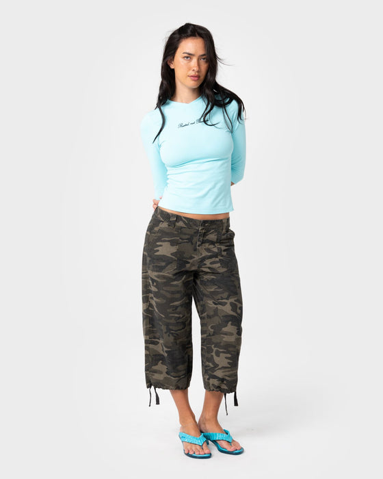 woman-wearing-vroom-3-4-sleeve-fitted-tee-in-powder-aqua