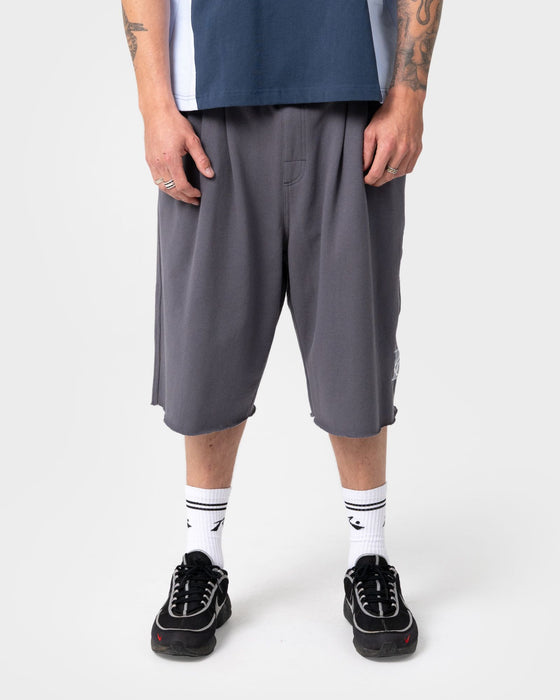 man-wearing-chopper-fleece-short-in-steel