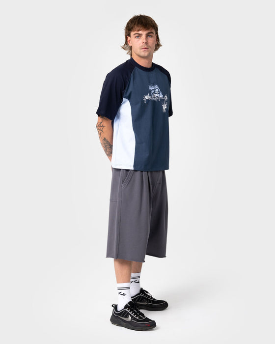 man-wearing-chopper-fleece-short-in-steel