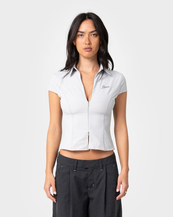 woman-wearing-siren-zip-through-short-sleeve-shirt-in-ultimate-grey