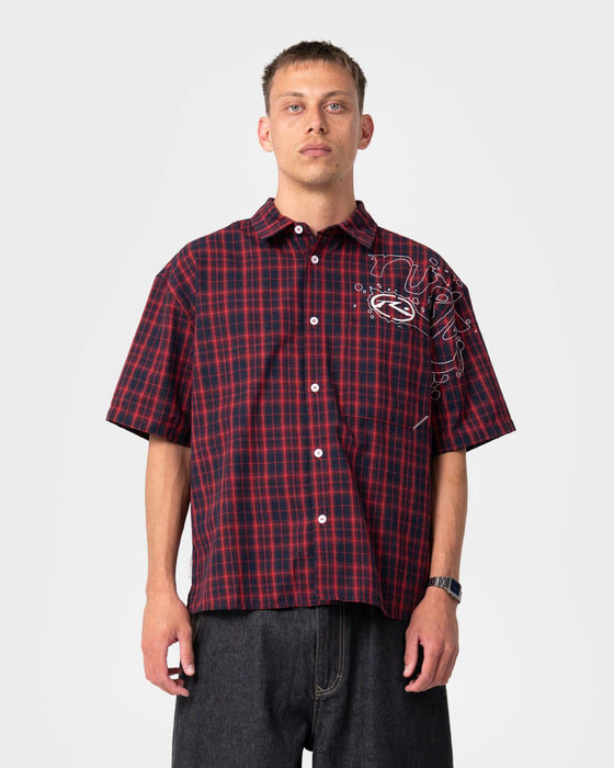 man-wearing-slick-rick-short-sleeve-shirt-in-red