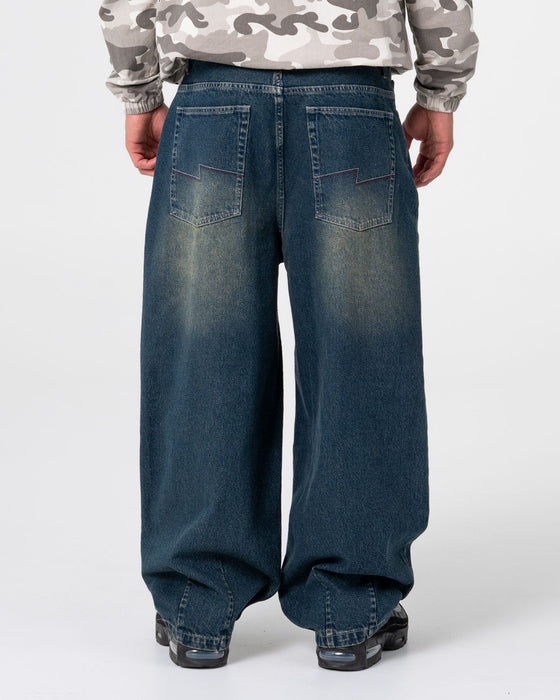 man-wearing-mystika-jean-in-dark-n-dirty