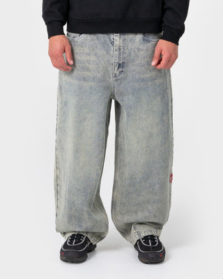Man wearing Mystika Jean in Dirty Dawg