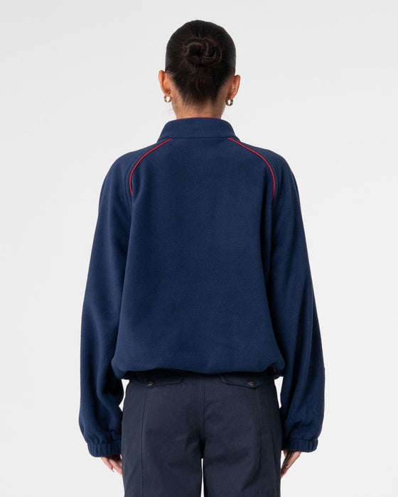 woman-wearing-bound-zip-through-fleece-in-navy-blue
