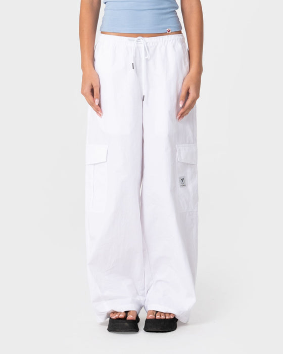 woman-wearing-maddy-low-rise-elastic-pant-in-white