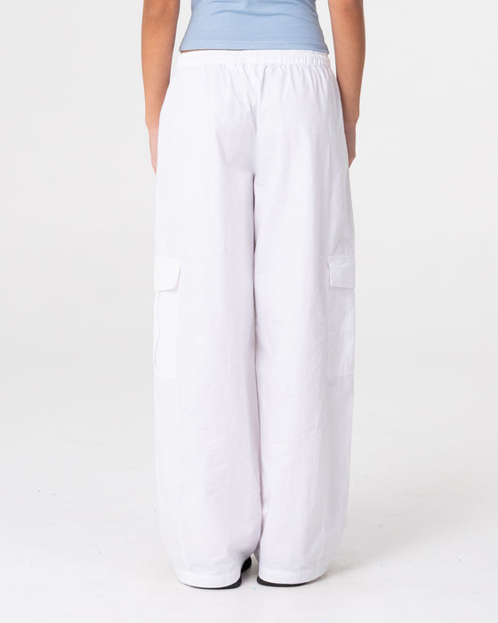 woman-wearing-maddy-low-rise-elastic-pant-in-white