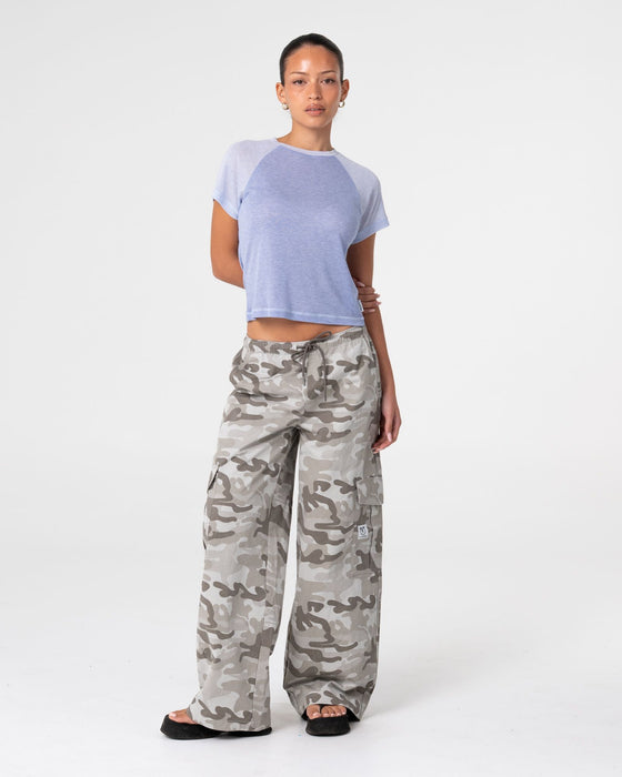woman-wearing-maddy-camo-low-rise-elastic-pant-in-ultimate-grey