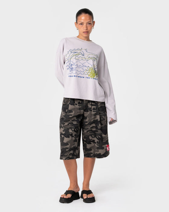 woman-wearing-coco-long-sleeve-relaxed-tee-in-oyster-grey