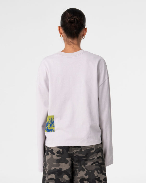woman-wearing-coco-long-sleeve-relaxed-tee-in-oyster-grey