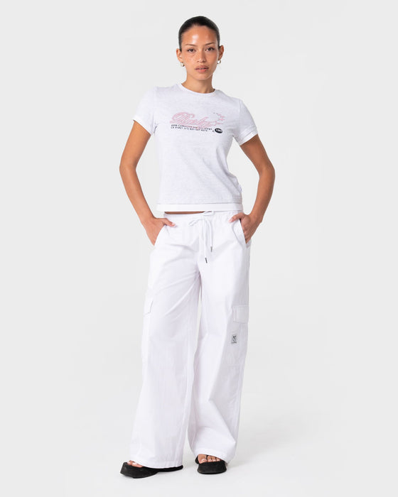 woman-wearing-star-seeker-mock-layer-tee-in-ecru-marle