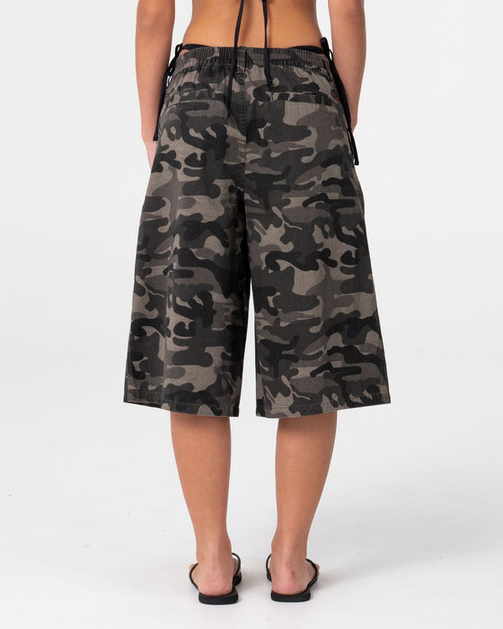 woman-wearing-sweet-as-camo-low-rise-short-in-carbon