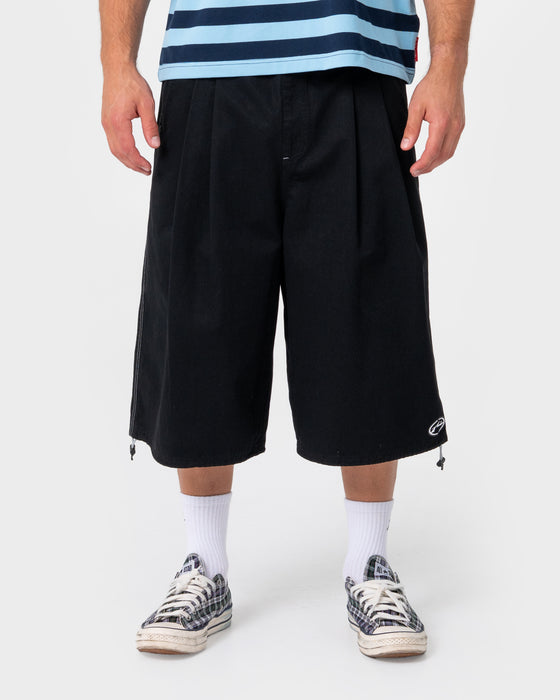 man-wearing-mamba-3-4-baggy-short-in-black