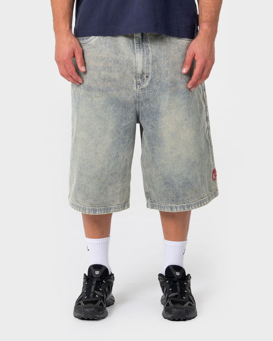 man-wearing-mystika-jort-in-dirty-dawg