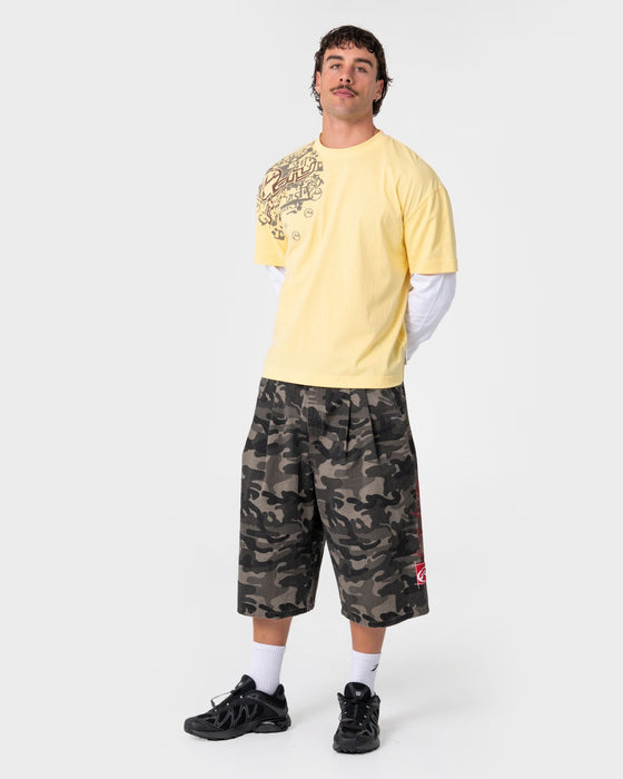 man-wearing-bushwacka-3-4-short-in-carbon