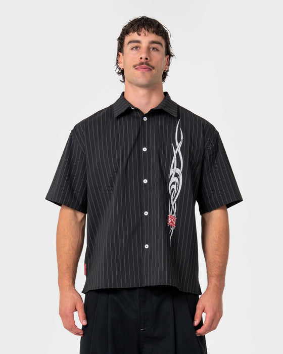 man-wearing-mystika-short-sleeve-shirt-in-black