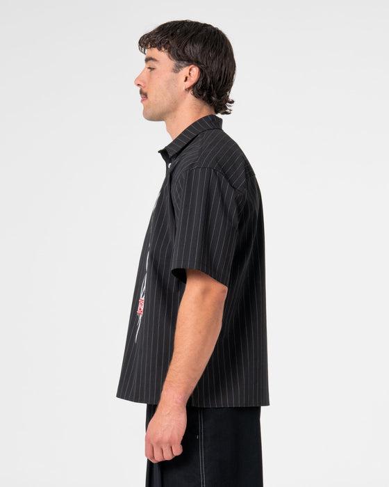 man-wearing-mystika-short-sleeve-shirt-in-black