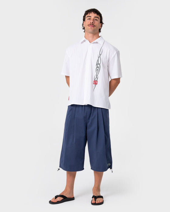 man-wearing-mystika-short-sleeve-shirt-in-white