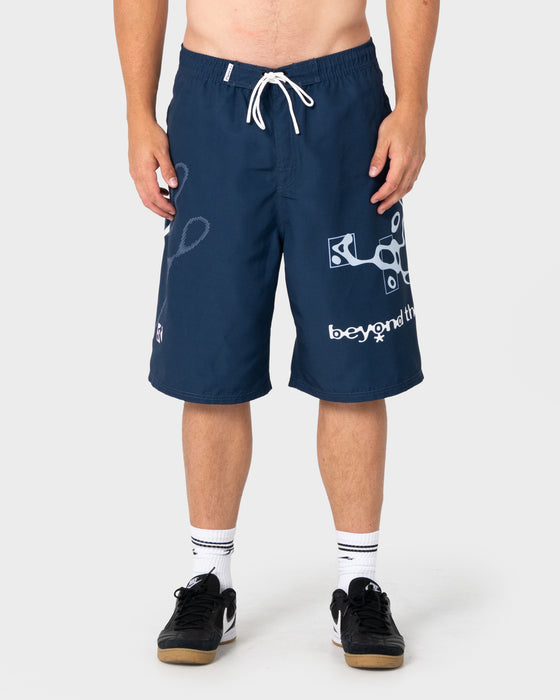 man-and-women-wearing-btv-25-boardshort-in-navy-blue
