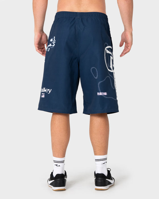 man-and-women-wearing-btv-25-boardshort-in-navy-blue