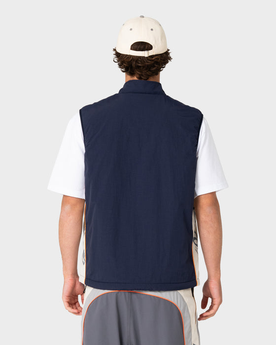 man-wearing-rusty-x-halco-fleece-vest-in-navy-blue