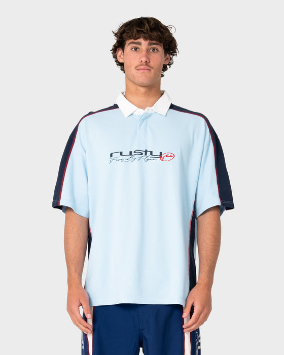 model-wearing-shooter-short-sleeve-rugby-in-sky-blue