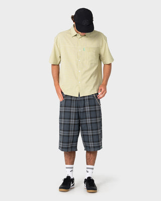 model-wearing-two-squared-short-sleeve-shirt-in-sage