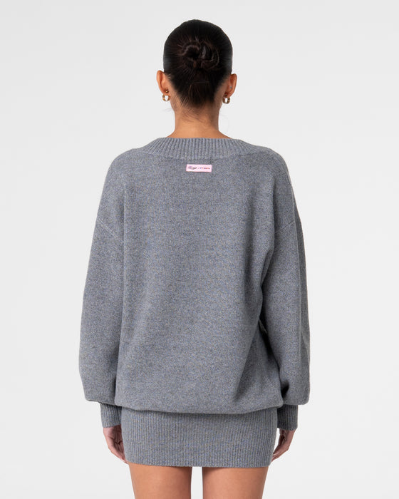 woman-wearing-the-kairo-long-sleeve-slouch-knit-dress-in-grey-marle