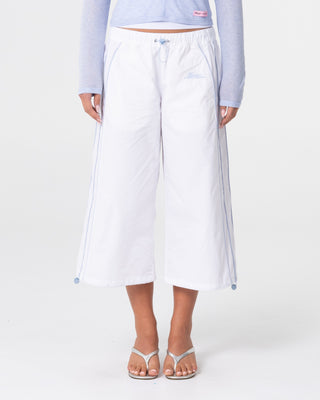 Woman wearing Off Duty Wide Leg Capri Pant in Off White