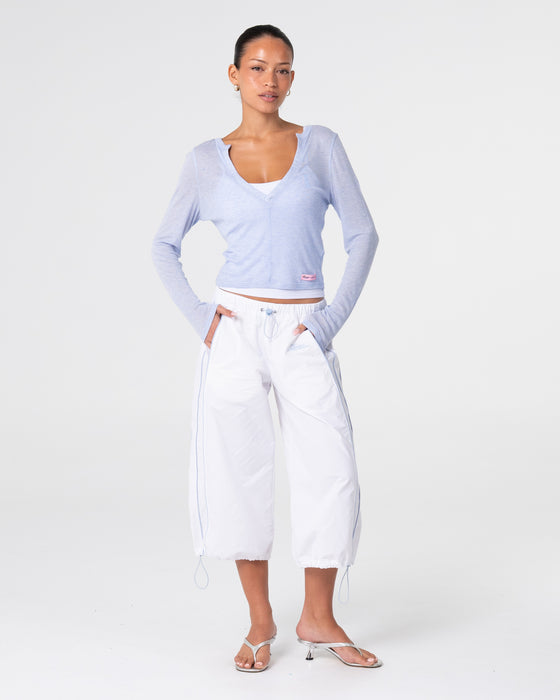 woman-wearing-off-duty-wide-leg-capri-pant-in-off-white