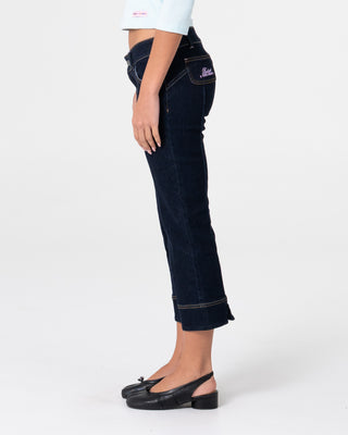 Woman wearing Muse Me Kick Capri Jean in Raw Dawg Blue
