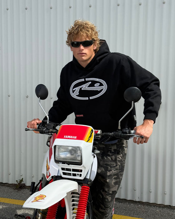 man-wearing-polar-ops-hooded-fleece-in-black