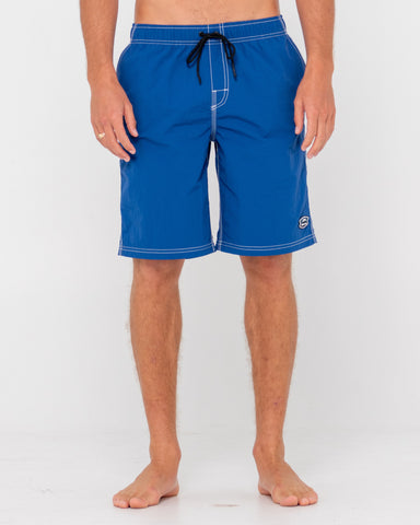 Man wearing Heritage 95 All Day Short in Delft Blue