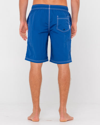 Man wearing Heritage 95 All Day Short in Delft Blue