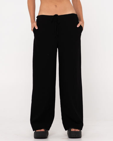 Woman wearing Zanzibar Mid Rise Pant in Black