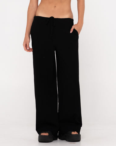 Woman wearing Zanzibar Mid Rise Pant in Black