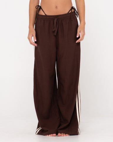 Woman wearing Palm Springs Comp Lounge Pant in Java