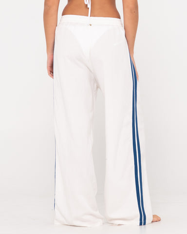 Woman wearing Palm Springs Comp Lounge Pant in Snow