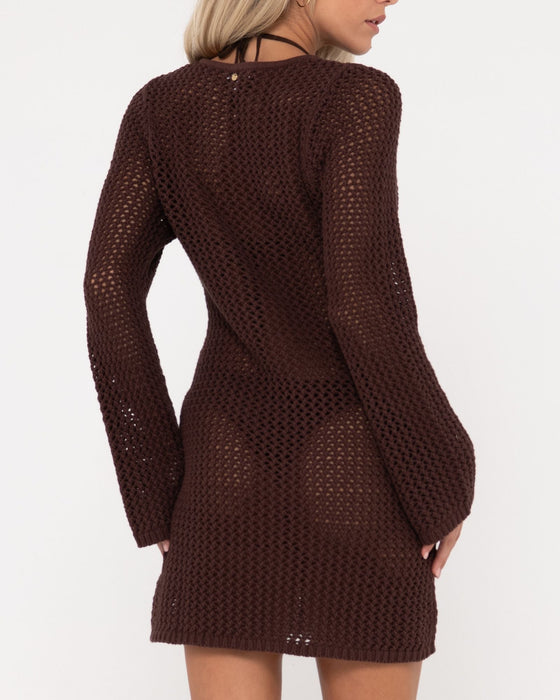 woman-wearing-amalfi-long-sleeve-knit-mini-dress-in-java