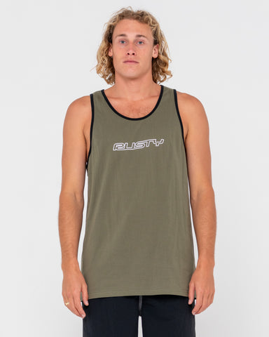 Man wearing Flip Daddy Tank in Savanna