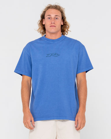 Man wearing Slowmo Washed Short Sleeve Tee in Delft Blue