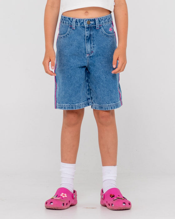 girl-wearing-flip-girl-low-rise-wide-leg-denim-jort-in-sea-blue-fuchsia